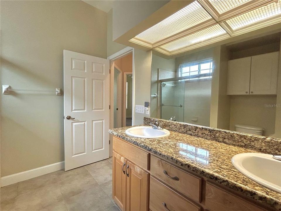 For Rent: $2,700 (3 beds, 2 baths, 2006 Square Feet)