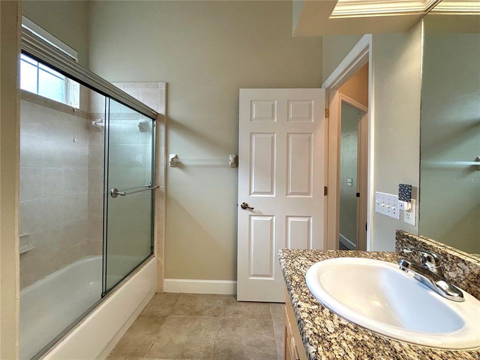 For Rent: $2,700 (3 beds, 2 baths, 2006 Square Feet)