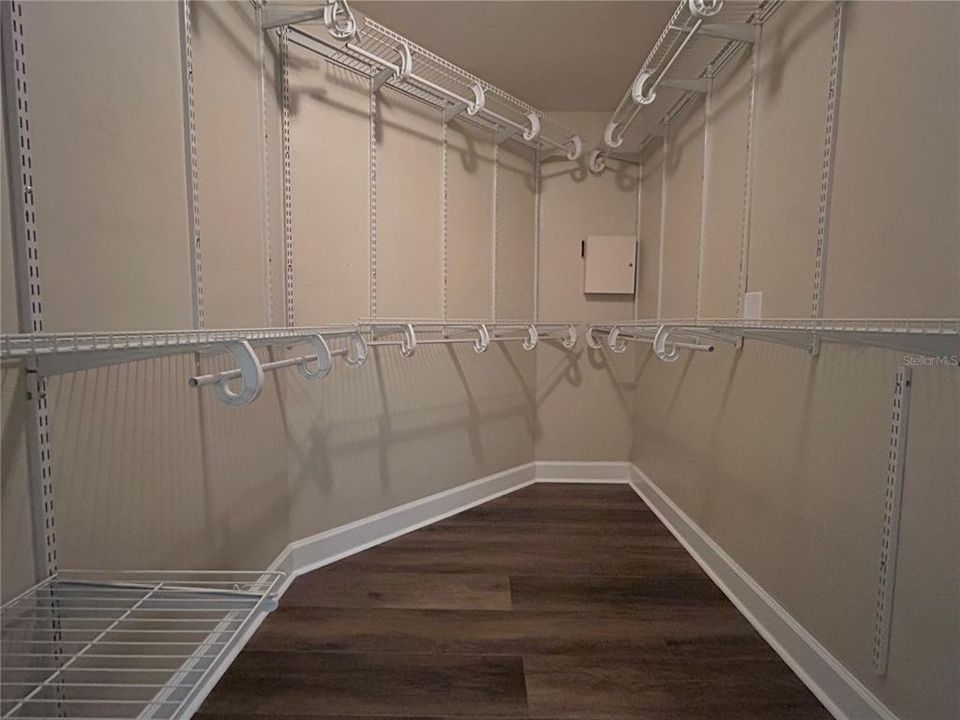 For Rent: $2,700 (3 beds, 2 baths, 2006 Square Feet)
