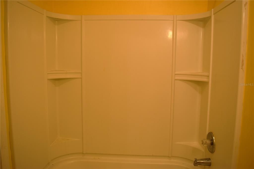 For Rent: $1,200 (2 beds, 1 baths, 823.5 Square Feet)