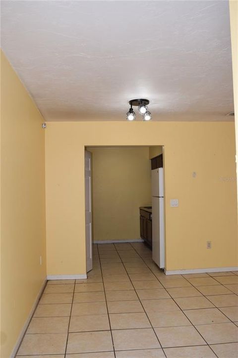 For Rent: $1,200 (2 beds, 1 baths, 823.5 Square Feet)