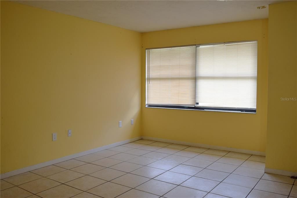 For Rent: $1,200 (2 beds, 1 baths, 823.5 Square Feet)