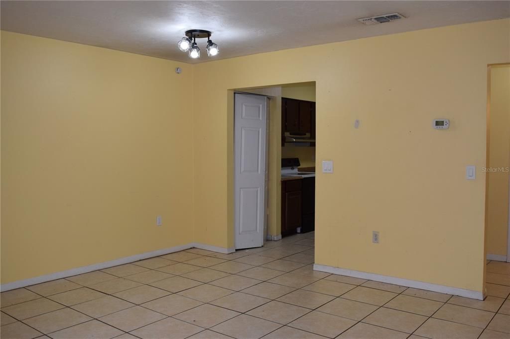 For Rent: $1,200 (2 beds, 1 baths, 823.5 Square Feet)