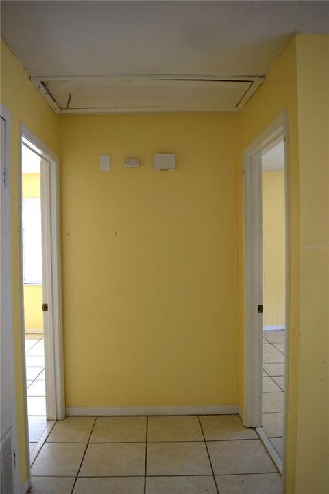 For Rent: $1,200 (2 beds, 1 baths, 823.5 Square Feet)