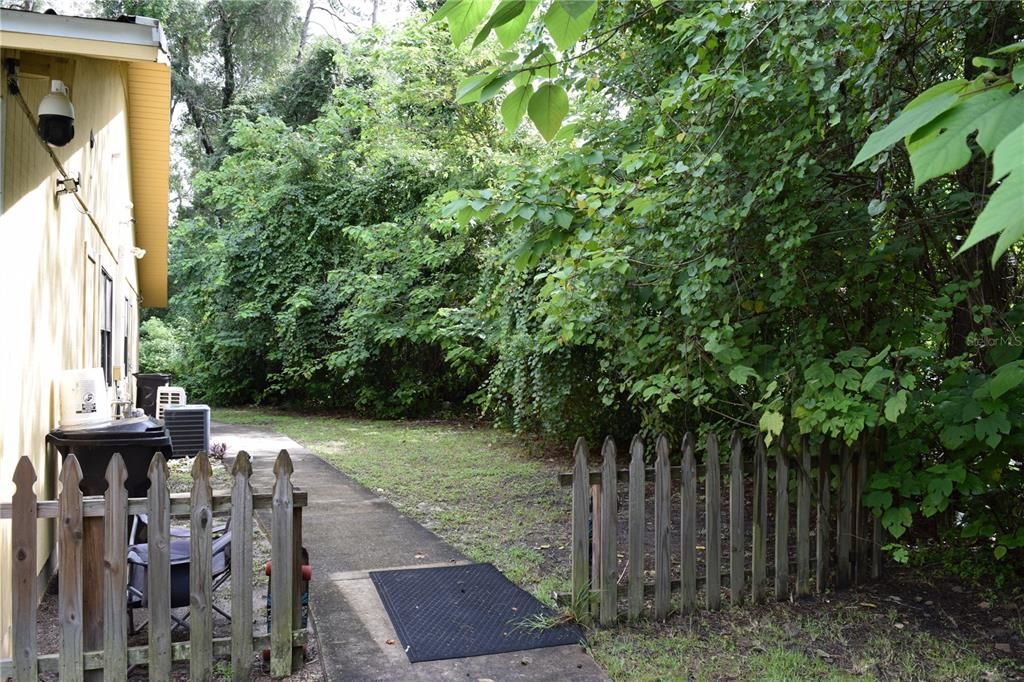 For Rent: $1,200 (2 beds, 1 baths, 823.5 Square Feet)