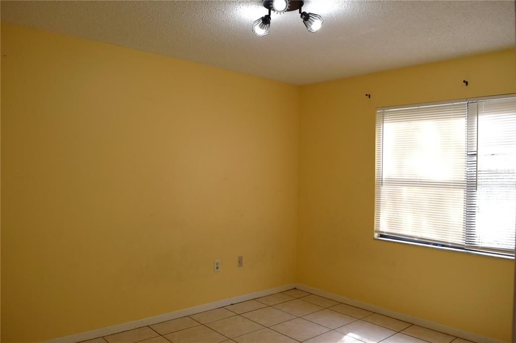 For Rent: $1,200 (2 beds, 1 baths, 823.5 Square Feet)