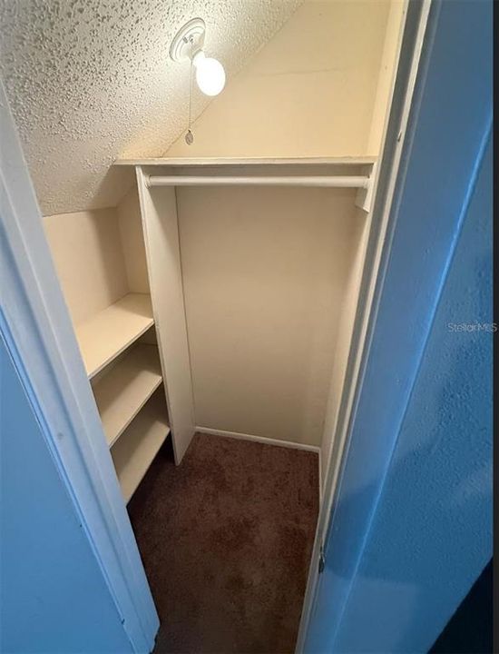 For Rent: $1,350 (2 beds, 1 baths, 1214 Square Feet)
