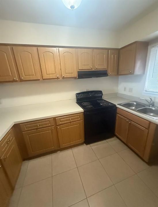 For Rent: $1,350 (2 beds, 1 baths, 1214 Square Feet)