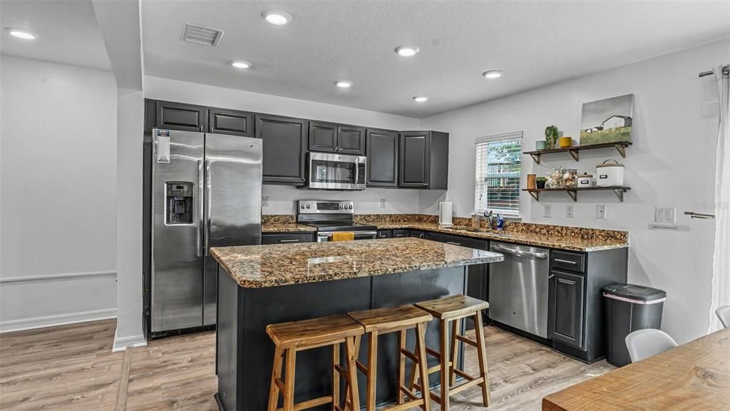 На продажу: $259,900 (3 спален, 2 ванн, 1771 Квадратных фут)