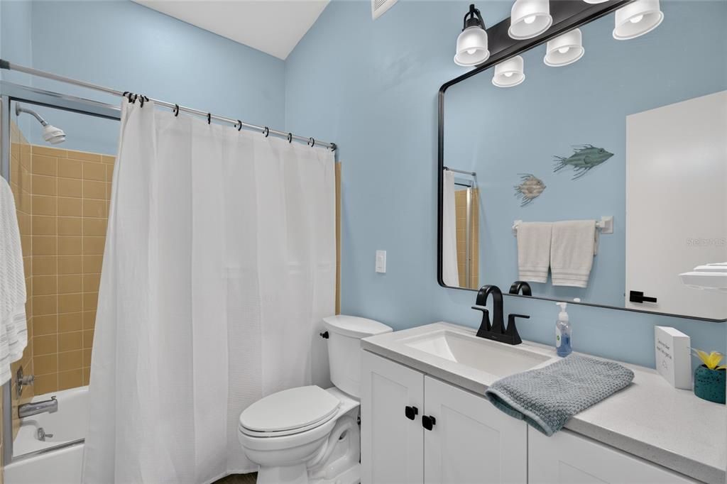 For Sale: $199,000 (2 beds, 2 baths, 1030 Square Feet)
