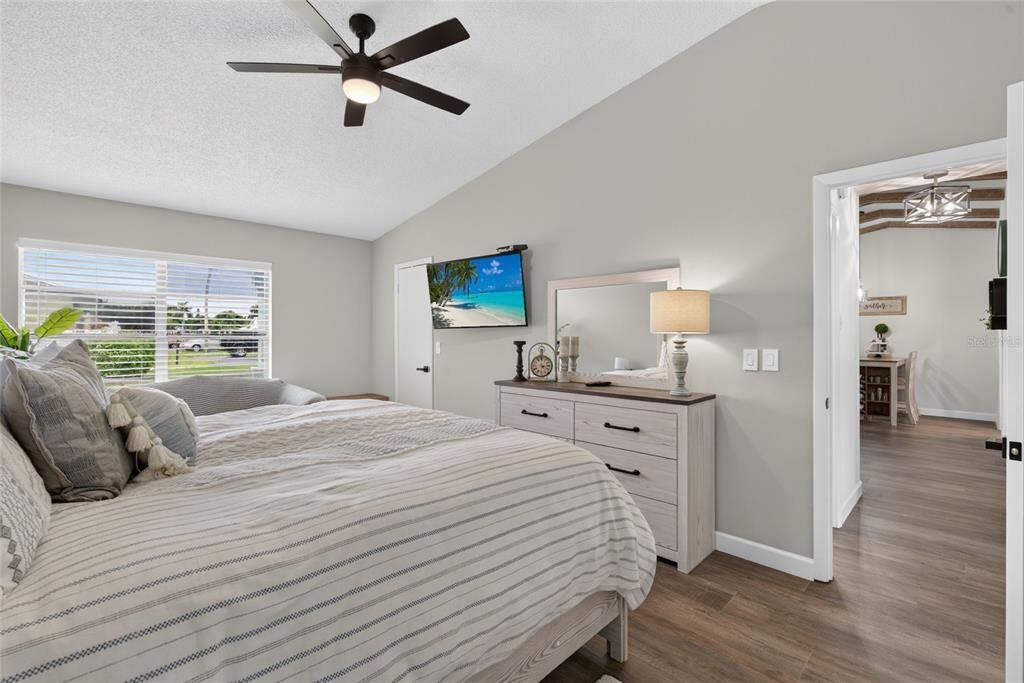 For Sale: $199,000 (2 beds, 2 baths, 1030 Square Feet)