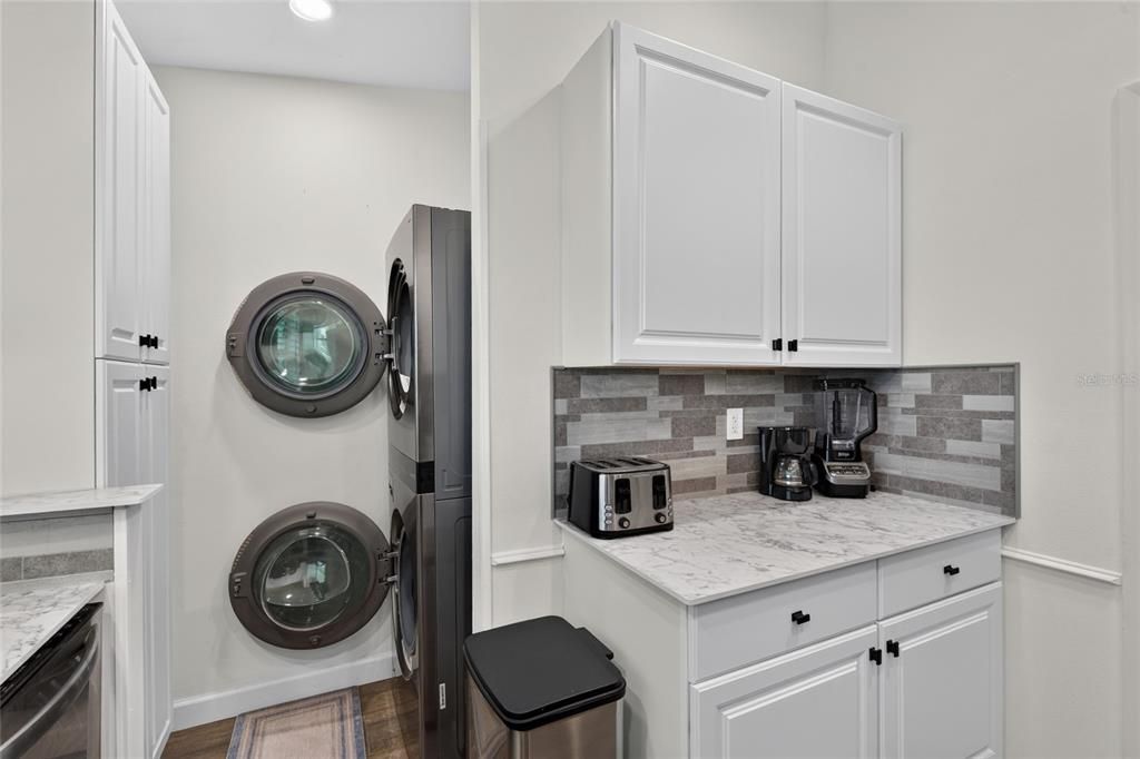 For Sale: $199,000 (2 beds, 2 baths, 1030 Square Feet)