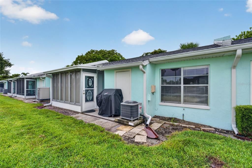 For Sale: $199,000 (2 beds, 2 baths, 1030 Square Feet)