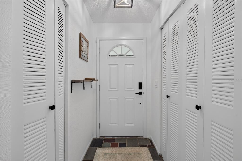 For Sale: $199,000 (2 beds, 2 baths, 1030 Square Feet)