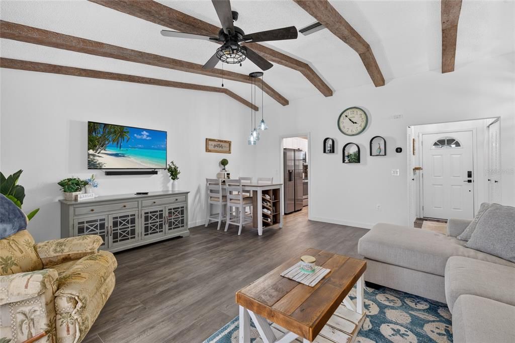 For Sale: $199,000 (2 beds, 2 baths, 1030 Square Feet)