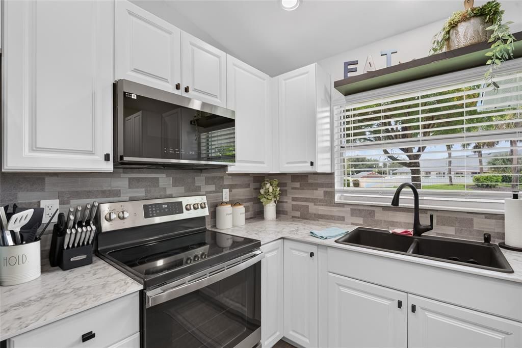 For Sale: $199,000 (2 beds, 2 baths, 1030 Square Feet)