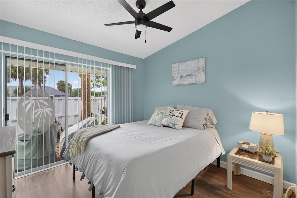 For Sale: $199,000 (2 beds, 2 baths, 1030 Square Feet)