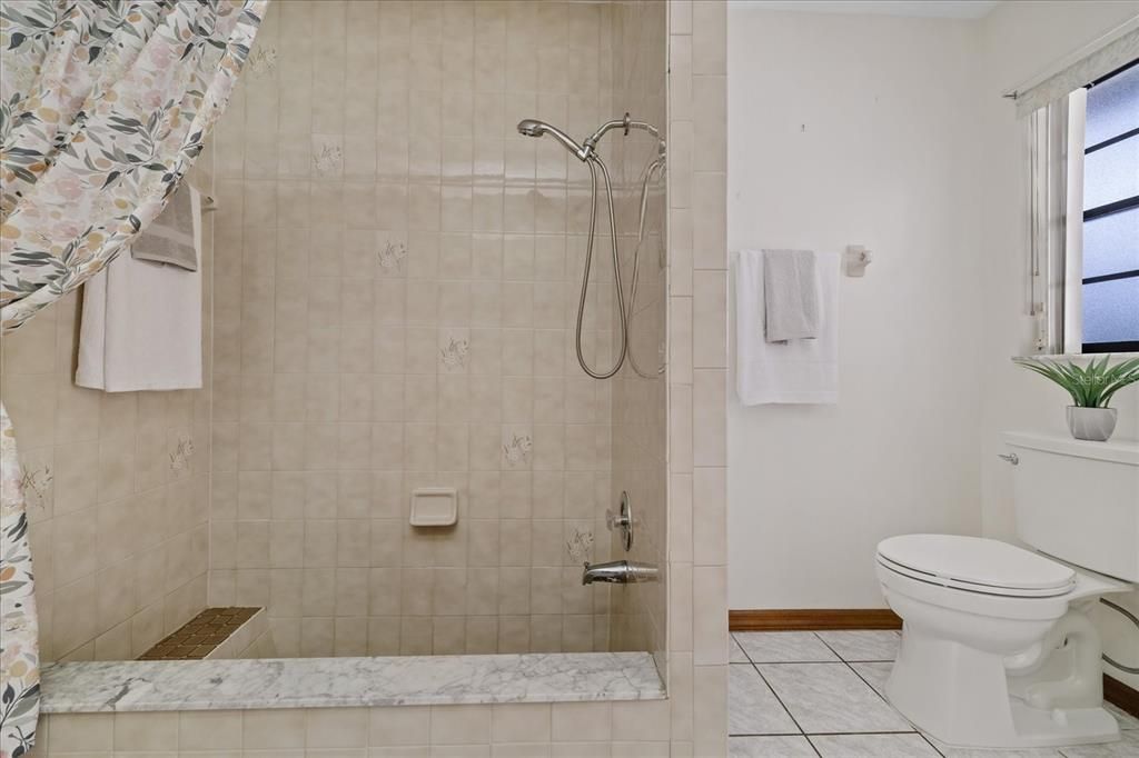 На продажу: $425,000 (3 спален, 2 ванн, 2201 Квадратных фут)