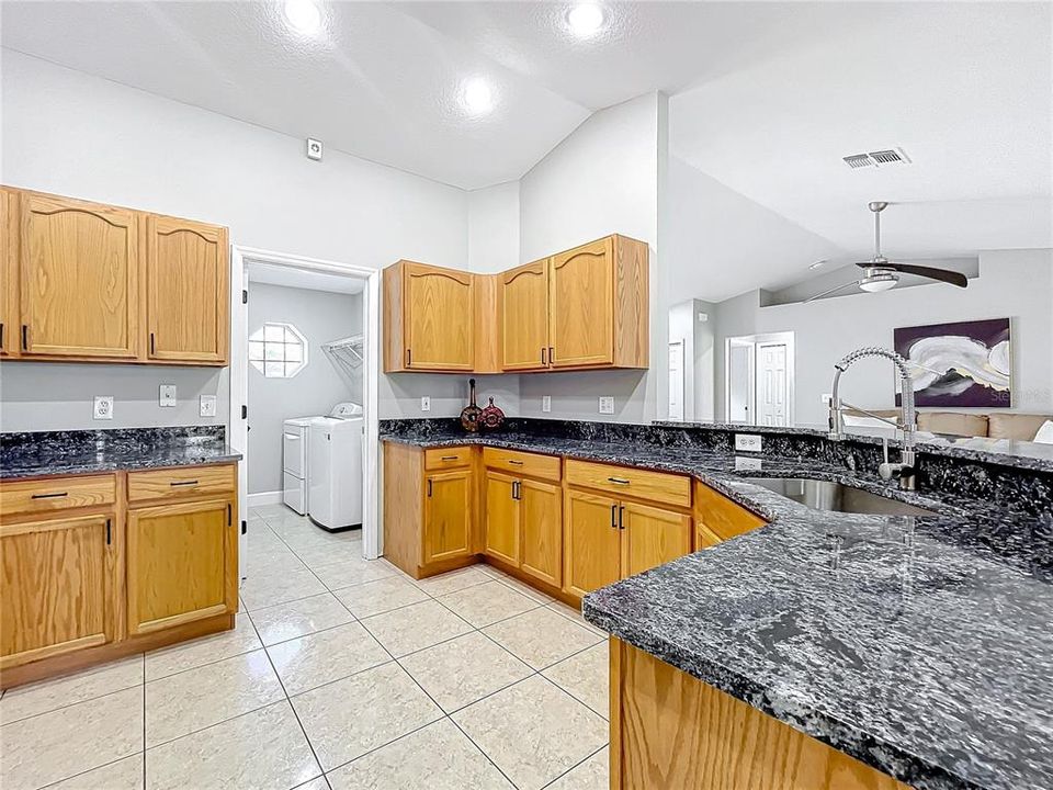 На продажу: $426,900 (3 спален, 2 ванн, 1820 Квадратных фут)