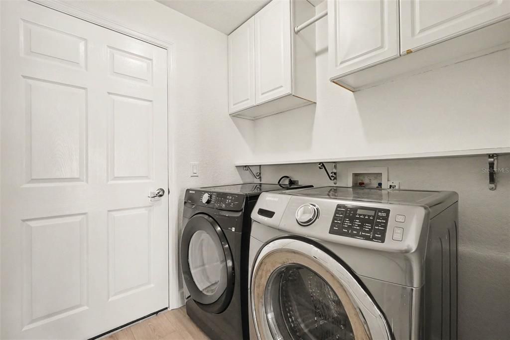 На продажу: $399,900 (4 спален, 2 ванн, 1698 Квадратных фут)