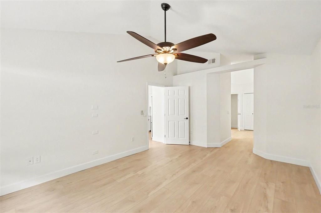 На продажу: $399,900 (4 спален, 2 ванн, 1698 Квадратных фут)