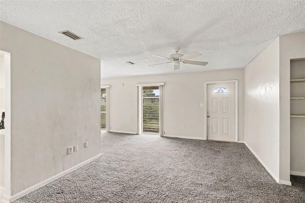 Active With Contract: $144,950 (2 beds, 1 baths, 1040 Square Feet)
