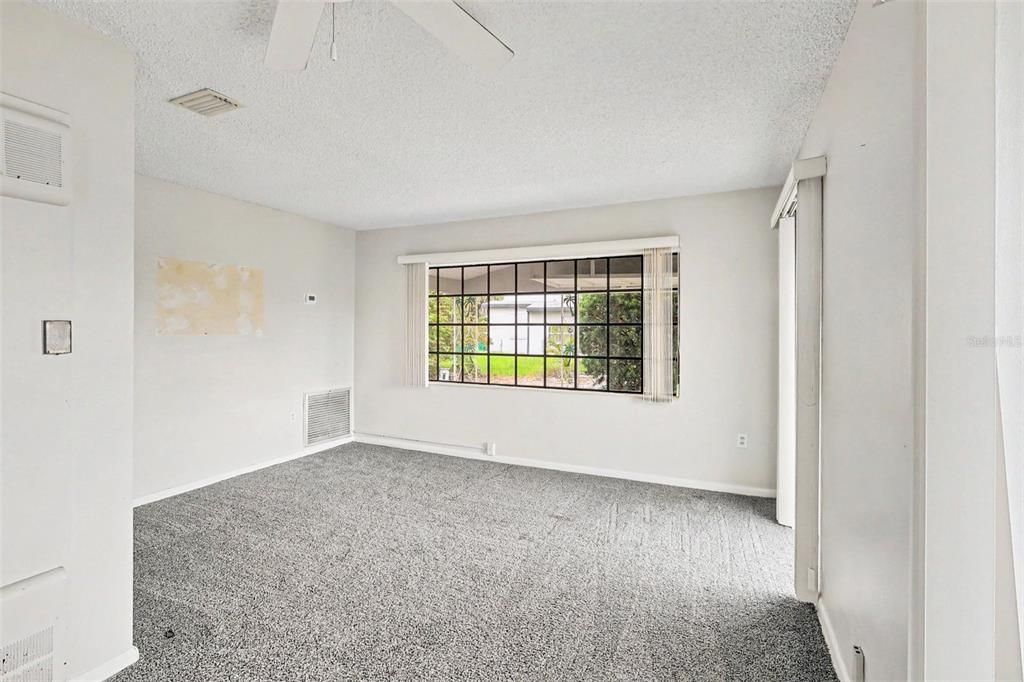Active With Contract: $144,950 (2 beds, 1 baths, 1040 Square Feet)