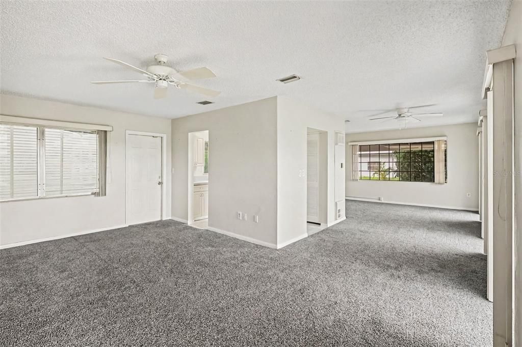 Active With Contract: $144,950 (2 beds, 1 baths, 1040 Square Feet)