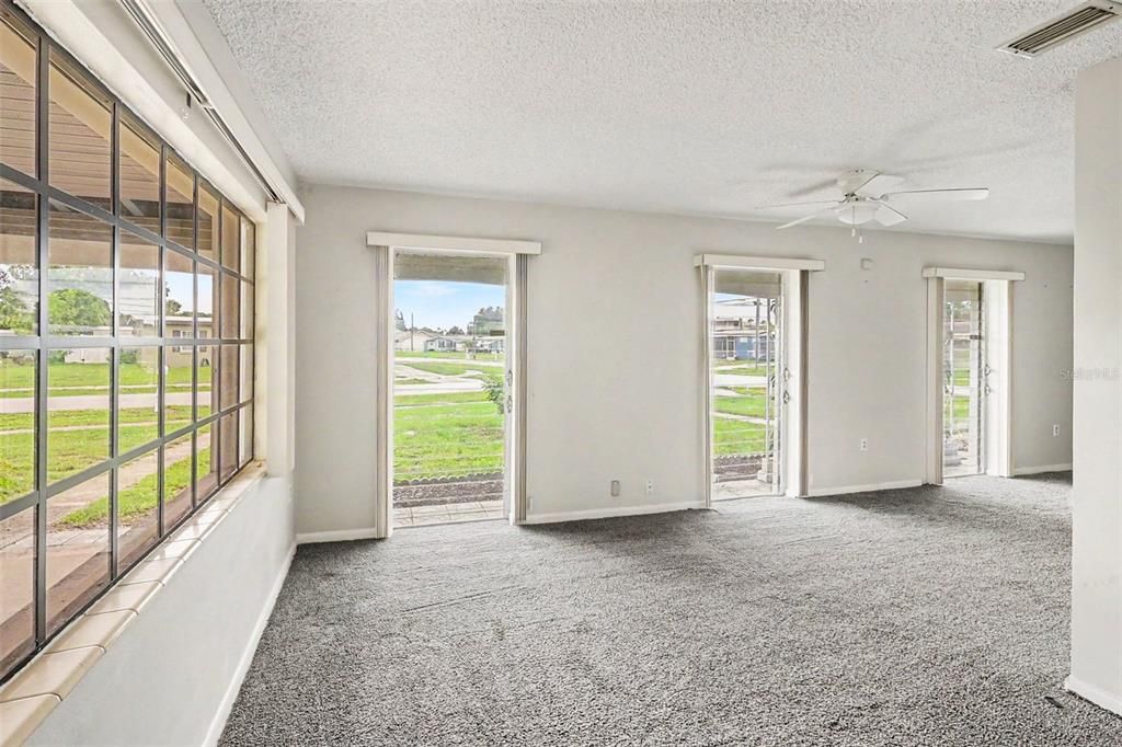 Active With Contract: $144,950 (2 beds, 1 baths, 1040 Square Feet)