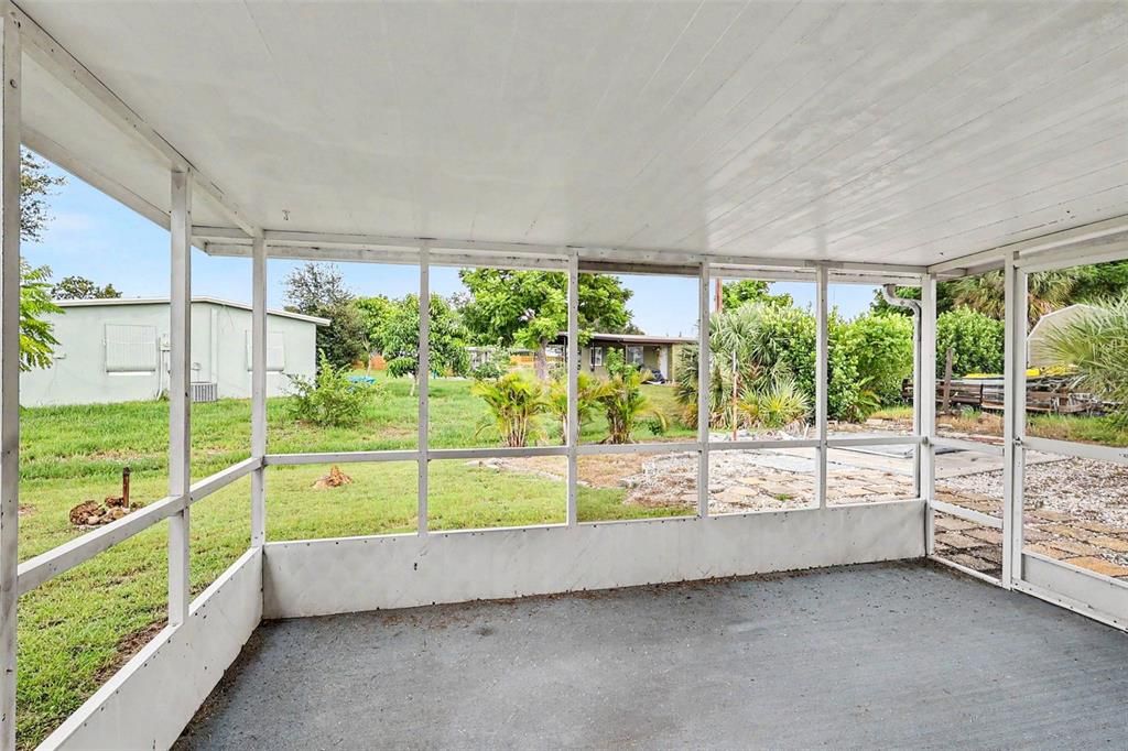 Active With Contract: $144,950 (2 beds, 1 baths, 1040 Square Feet)