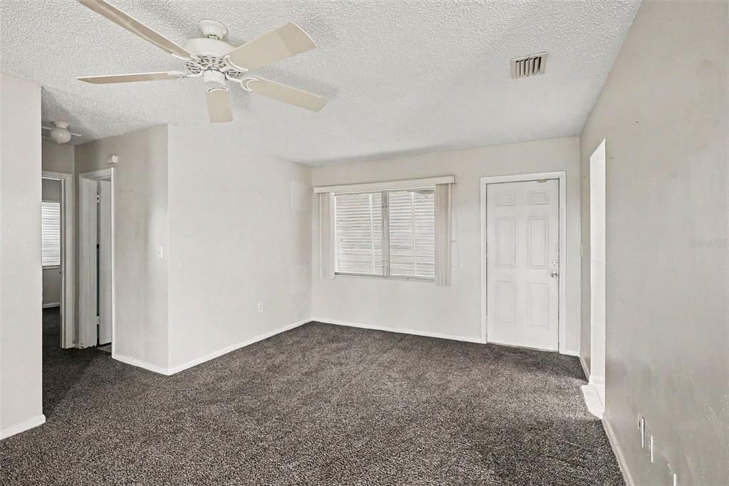 Active With Contract: $144,950 (2 beds, 1 baths, 1040 Square Feet)