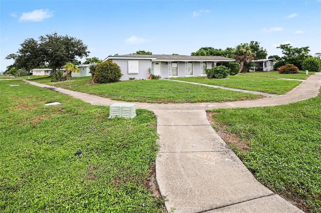 Active With Contract: $144,950 (2 beds, 1 baths, 1040 Square Feet)