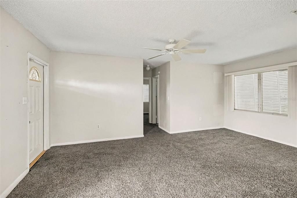 Active With Contract: $144,950 (2 beds, 1 baths, 1040 Square Feet)
