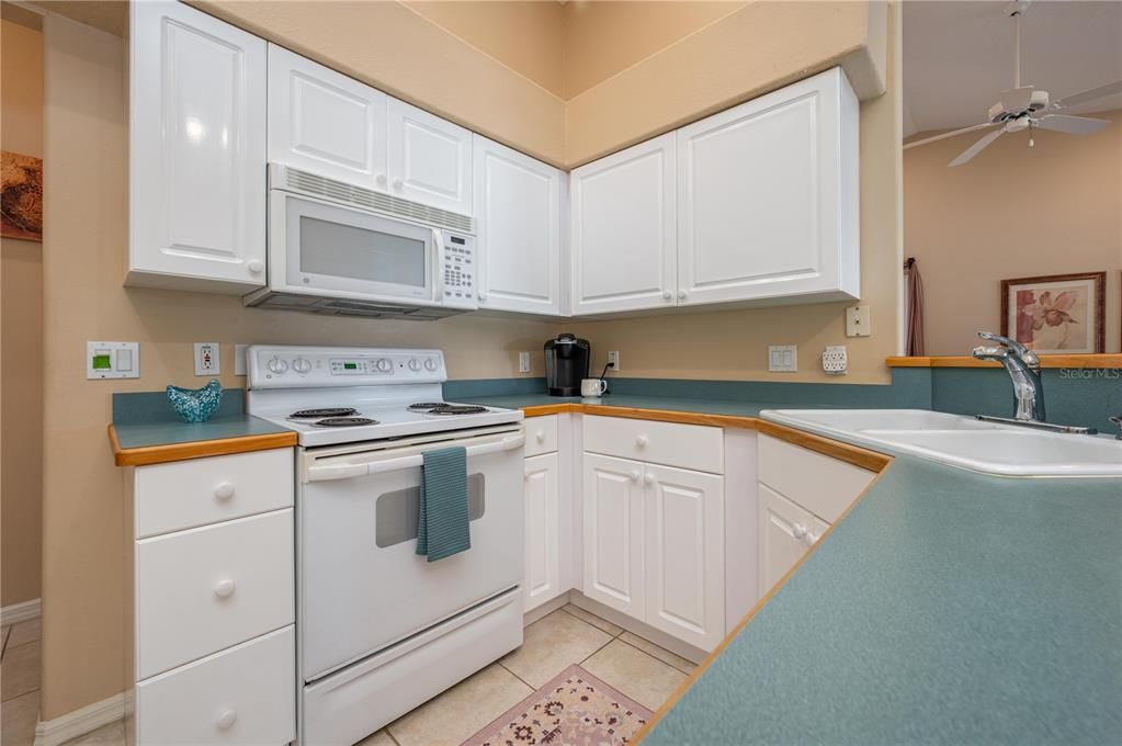 На продажу: $325,000 (2 спален, 2 ванн, 1791 Квадратных фут)