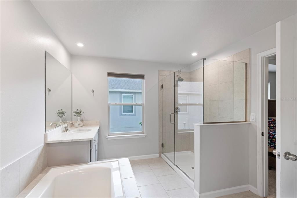 For Rent: $2,700 (4 beds, 3 baths, 2574 Square Feet)