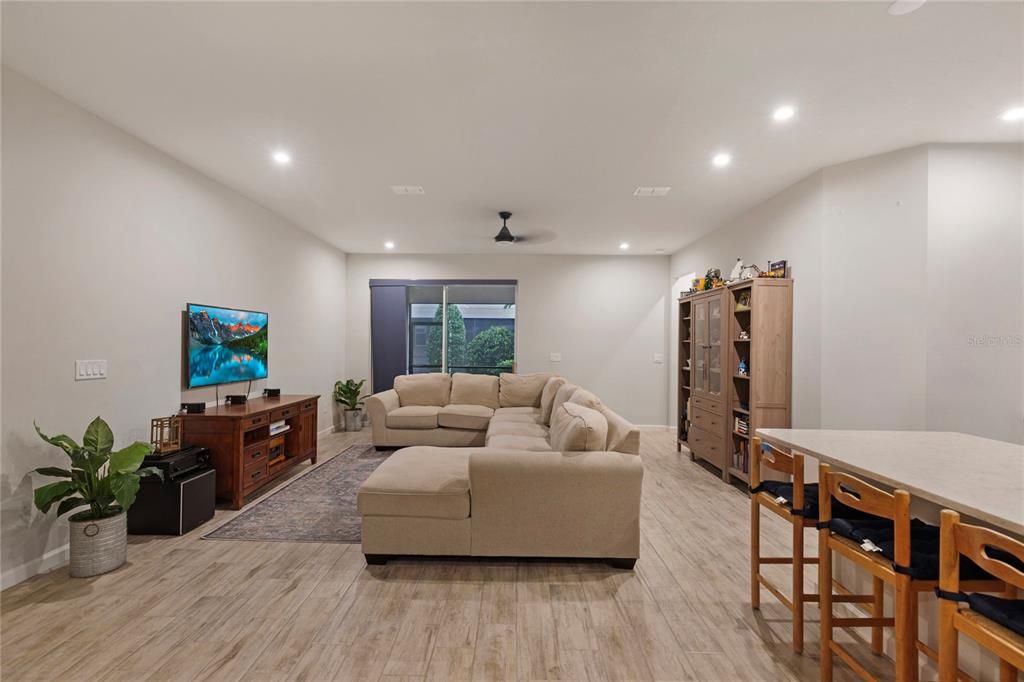 For Rent: $2,700 (4 beds, 3 baths, 2574 Square Feet)