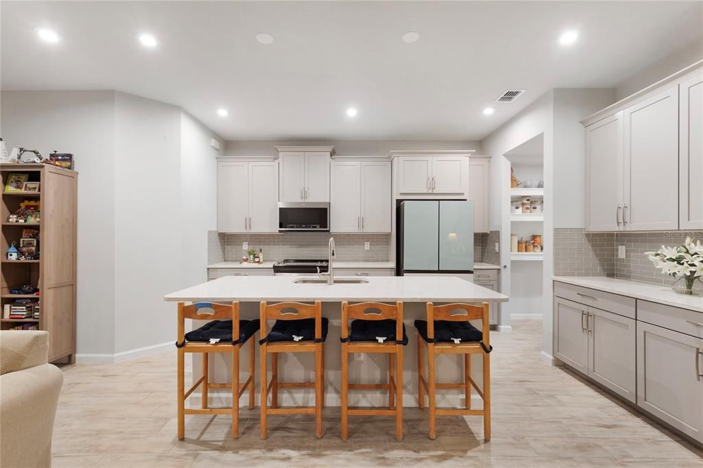 For Rent: $2,700 (4 beds, 3 baths, 2574 Square Feet)