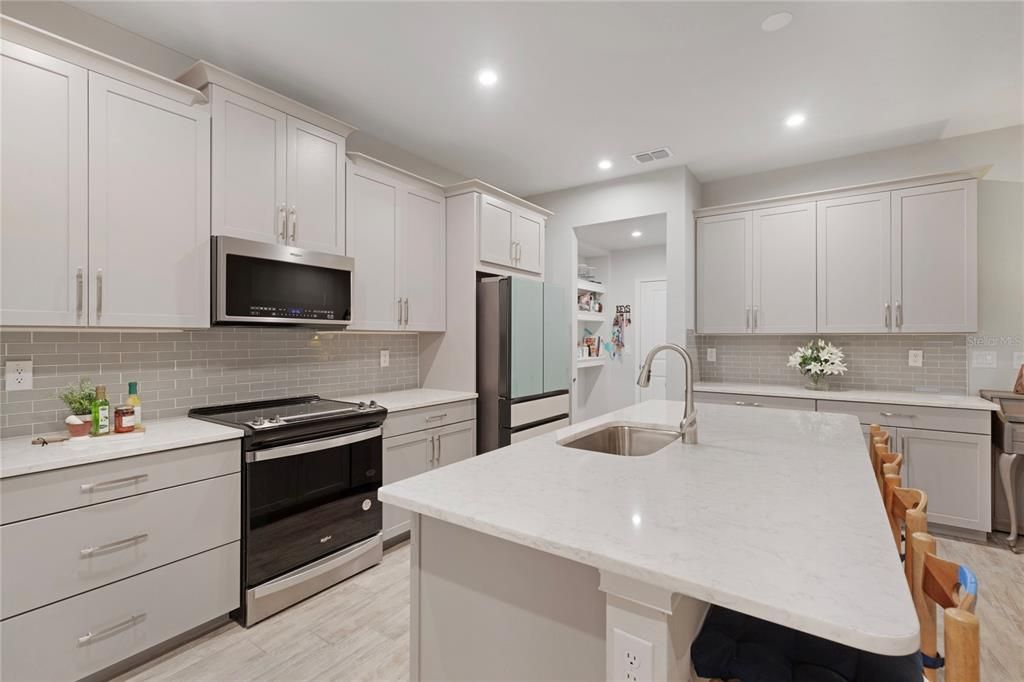 For Rent: $2,700 (4 beds, 3 baths, 2574 Square Feet)