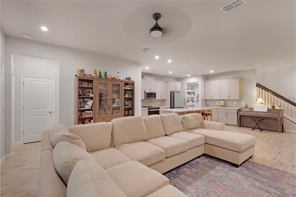 For Rent: $2,700 (4 beds, 3 baths, 2574 Square Feet)