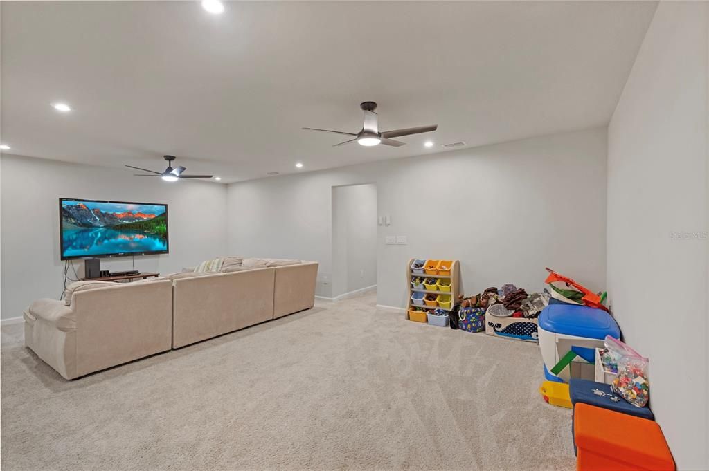 For Rent: $2,700 (4 beds, 3 baths, 2574 Square Feet)