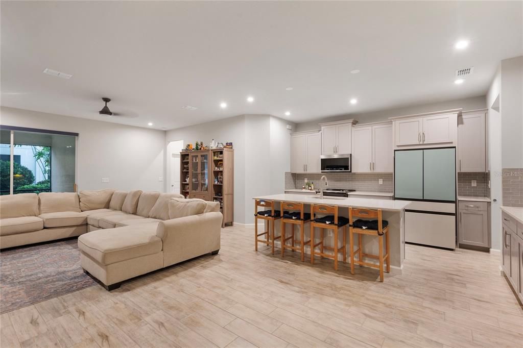 For Rent: $2,700 (4 beds, 3 baths, 2574 Square Feet)
