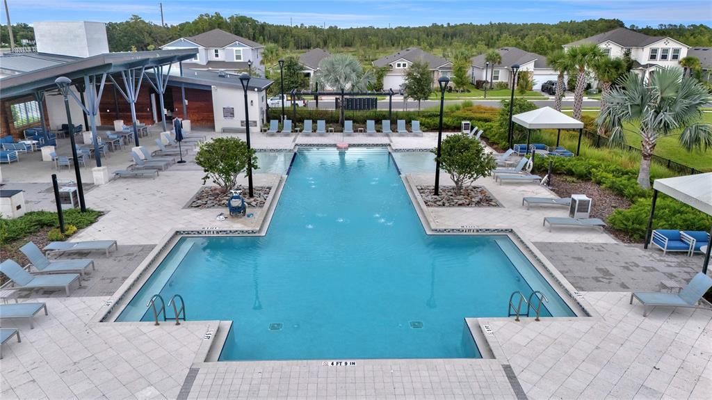 For Rent: $2,700 (4 beds, 3 baths, 2574 Square Feet)