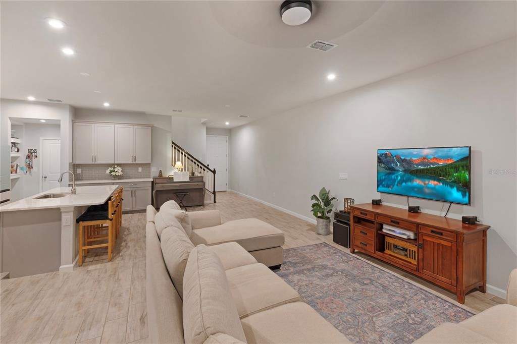 For Rent: $2,700 (4 beds, 3 baths, 2574 Square Feet)