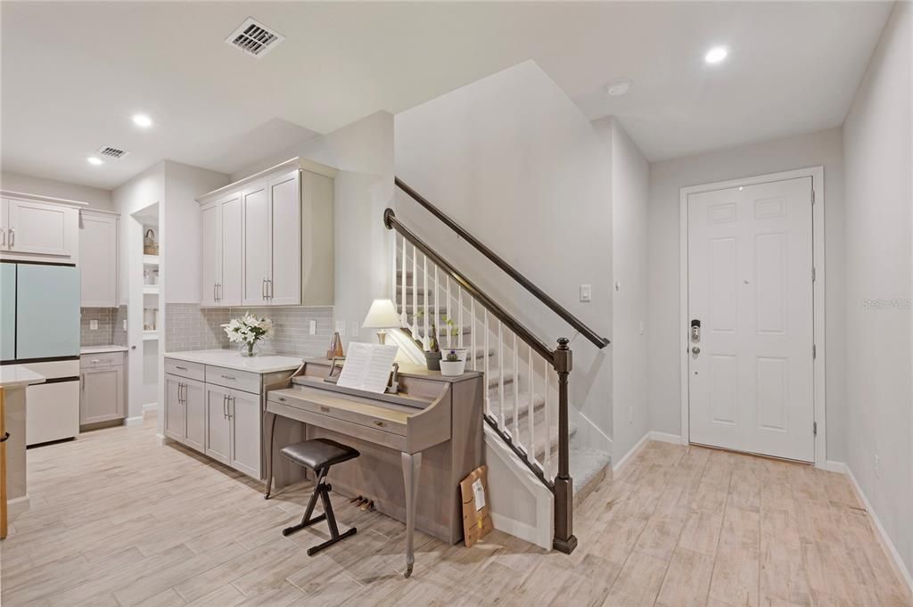 For Rent: $2,700 (4 beds, 3 baths, 2574 Square Feet)