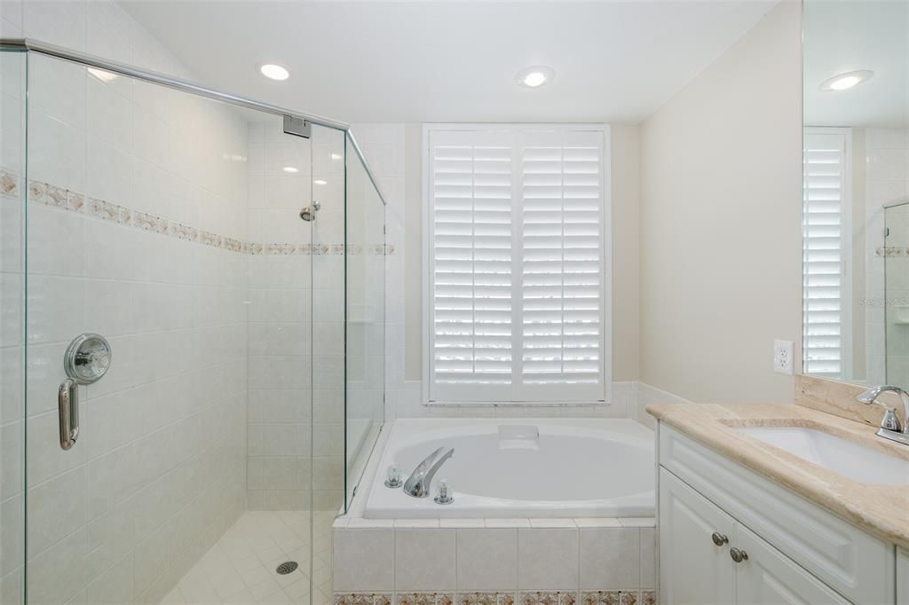 Activo con contrato: $549,900 (3 camas, 2 baños, 1860 Pies cuadrados)