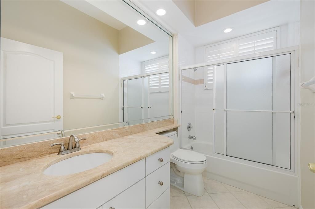 Activo con contrato: $549,900 (3 camas, 2 baños, 1860 Pies cuadrados)