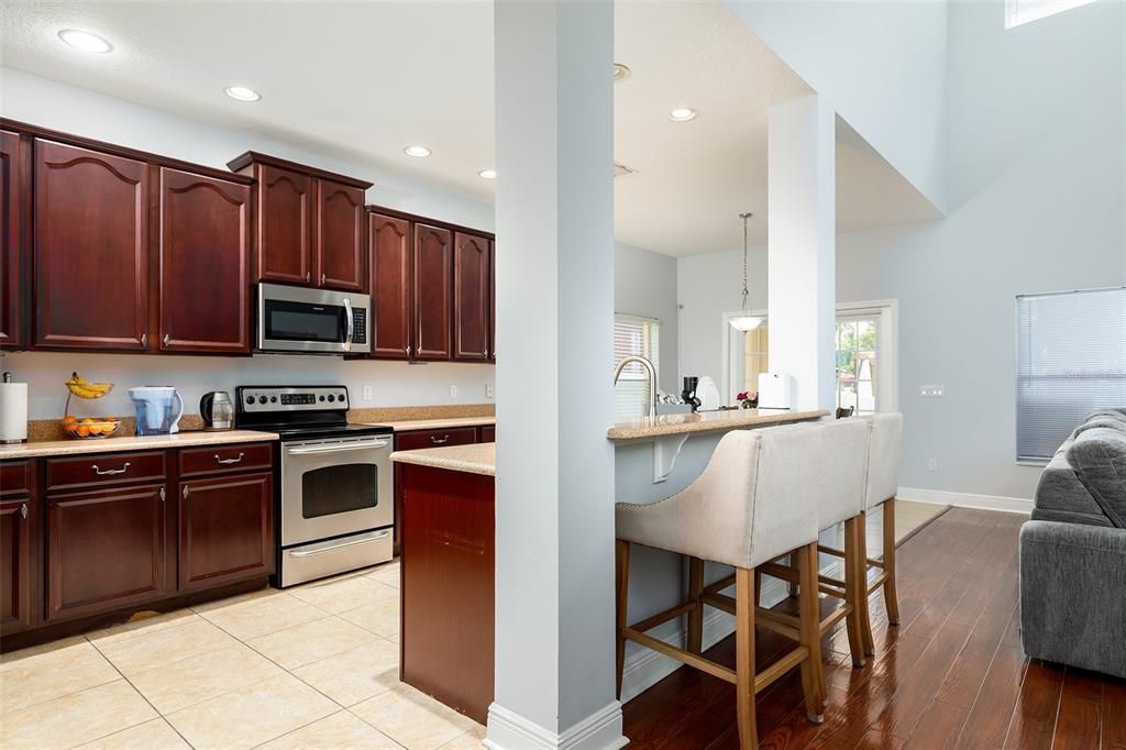 En Venta: $682,000 (4 camas, 2 baños, 2754 Pies cuadrados)