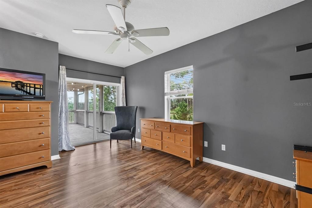 For Sale: $249,900 (2 beds, 2 baths, 1300 Square Feet)