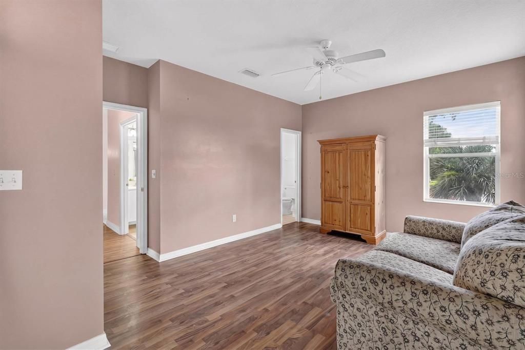 For Sale: $249,900 (2 beds, 2 baths, 1300 Square Feet)