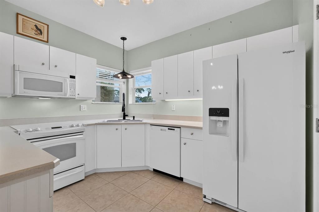 For Sale: $249,900 (2 beds, 2 baths, 1300 Square Feet)